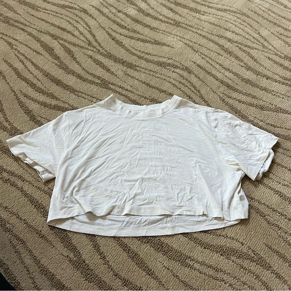 Lululemon crop tee